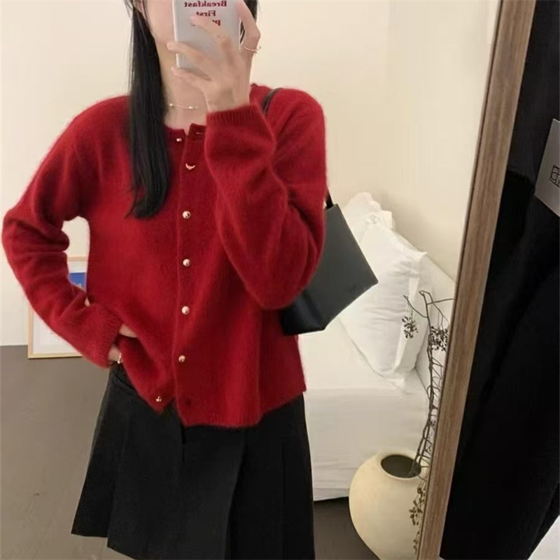 温柔气质纯色圆领针织毛衣开衫女秋冬软糯针织外套金扣慵懒上衣女|undefined