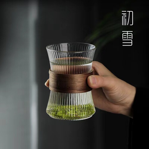 Vertical grained glass drinking cup, tea cup, high borosilicate glass coffee cup, good-looking single-layer cup with wood chip insulation