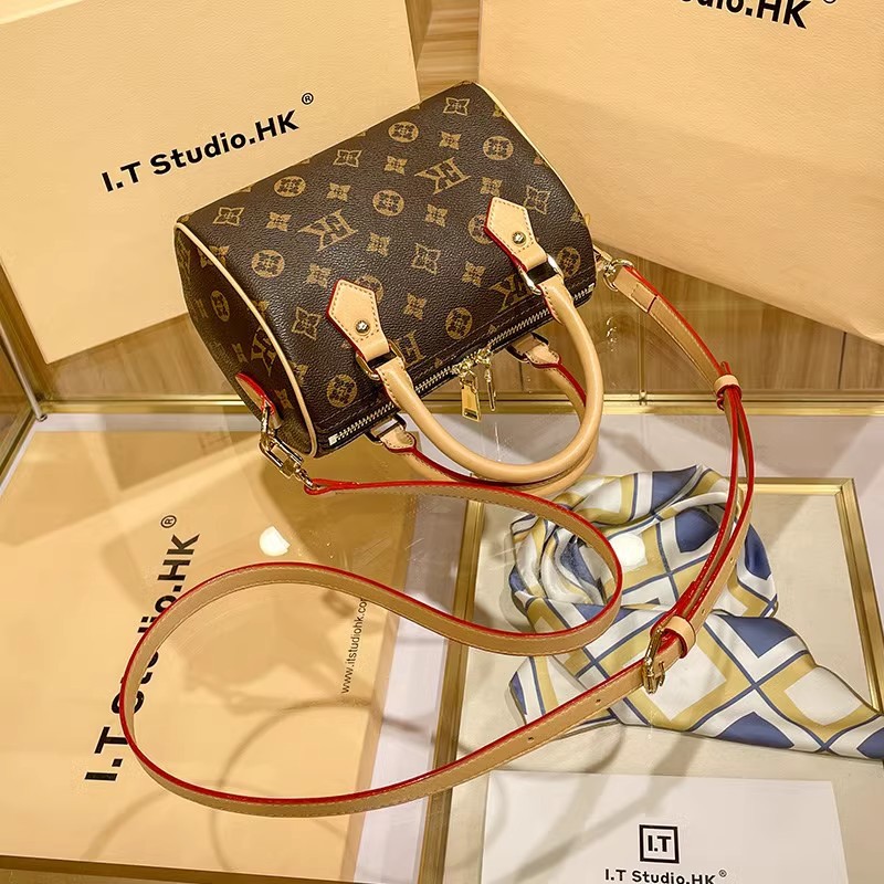 Hong Kong Brand Women's Boston Pillow Bag 2024 Spring/Summer New Genuine Leather Monogram Crossbody Handbag Shoulder Bag - Thumbnail 2