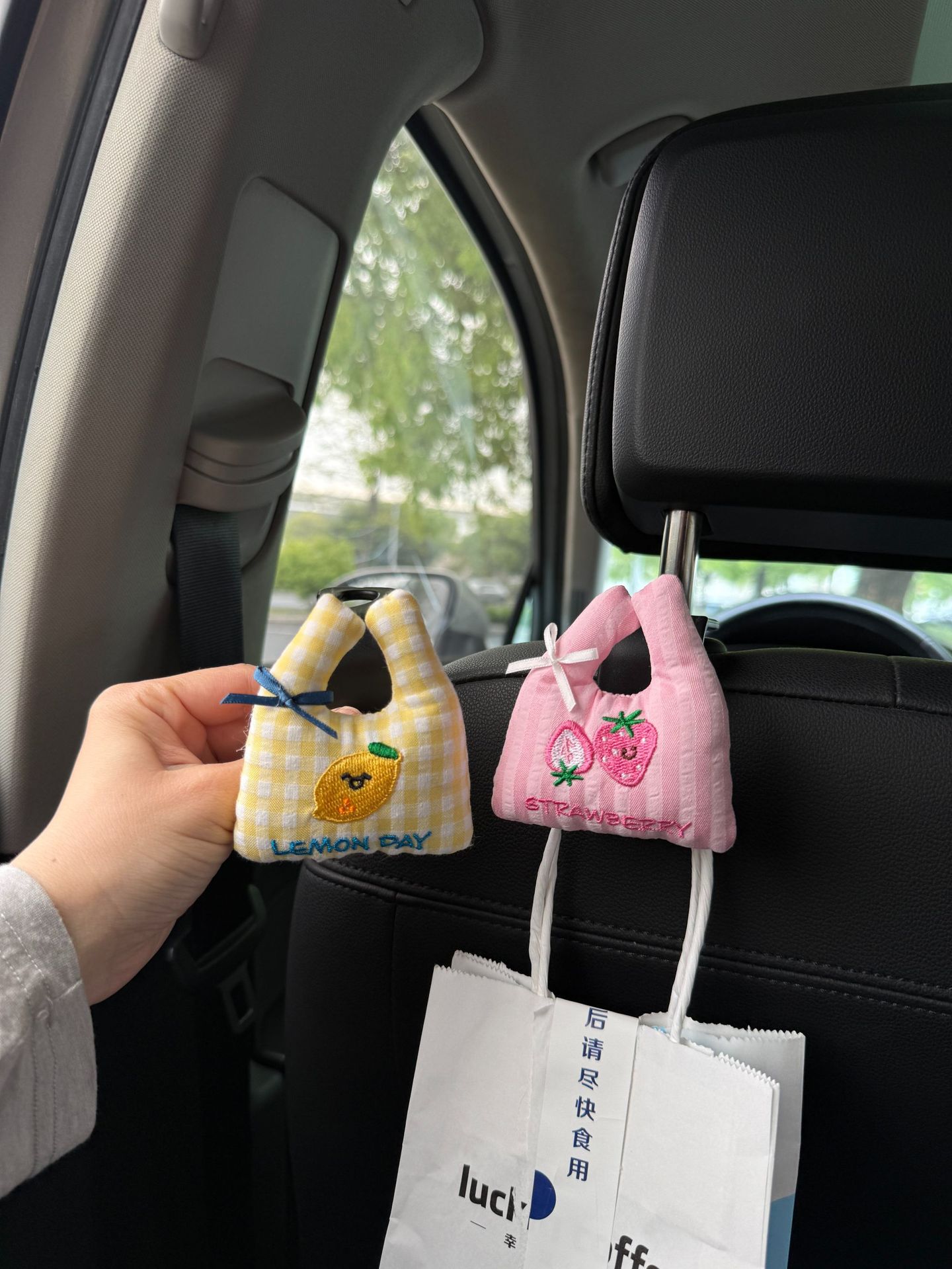 Car-mounted hook for in-car creative multifunctional storage, fruit shopping bag, tote bag hook for neat organization