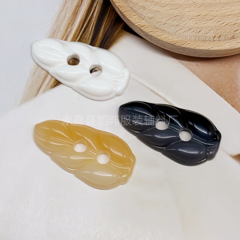 Resin Oversized Leaf-Shaped Two-Hole Buttons, Fashionable Buttons for Coats and Trench Coats, Decorative Buttons for Woolen Coats Wholesale