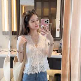 CD722 法式小资呼吸甜美重工蕾丝V领短袖衬衫女夏季白色薄上衣