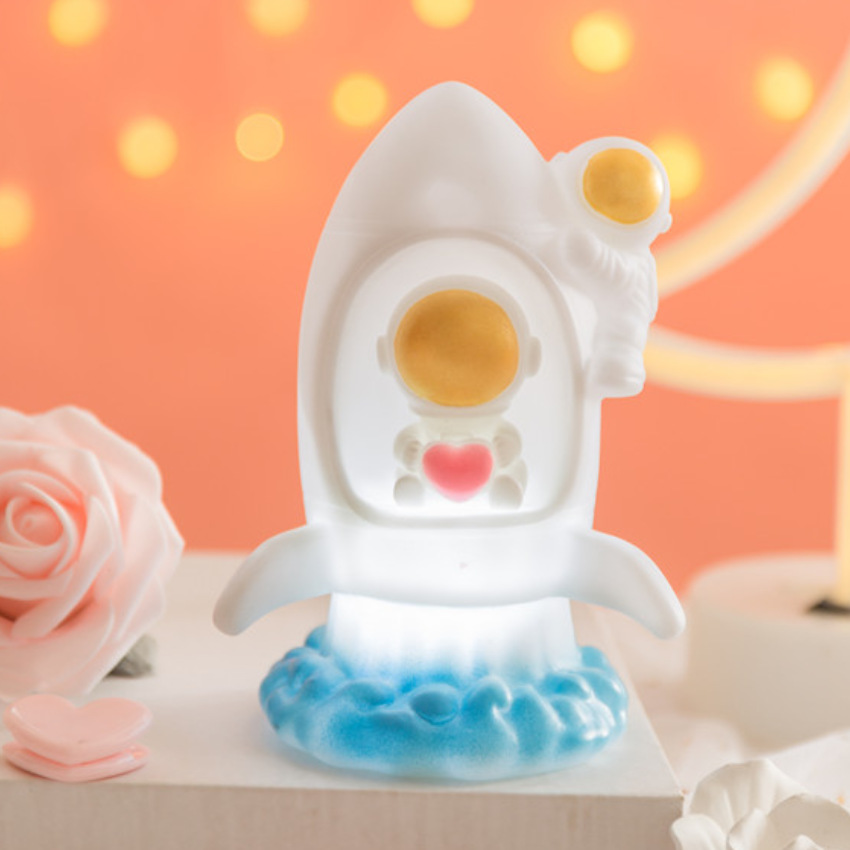 爱心宇航员-火箭灯