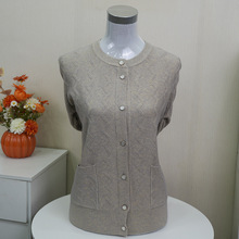 中年秋季妈妈纯色毛衣女小开衫中老年奶奶装老人衣服宽松针织上衣