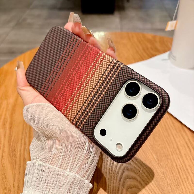 Suitable for Apple 17Promax Contrasting Color Carbon Fiber Built-In Magnetic Phone Case Iphone16 Anti-Fall Protective Cover 14