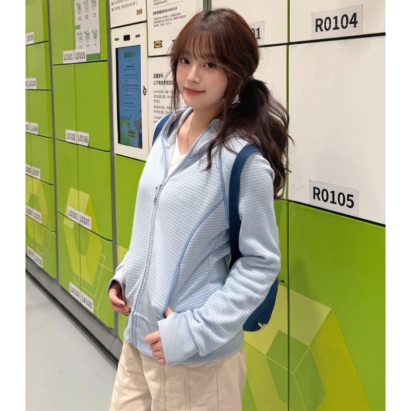 Milky blue Hasselblad striped hooded sweatshirt, women's spring/autumn Korean-style outfit, slim-fit short athletic top Milky blue Hasselblad striped hooded sweatshirt, women's spring/autumn Korean-style outfit, slim-fit short athletic top