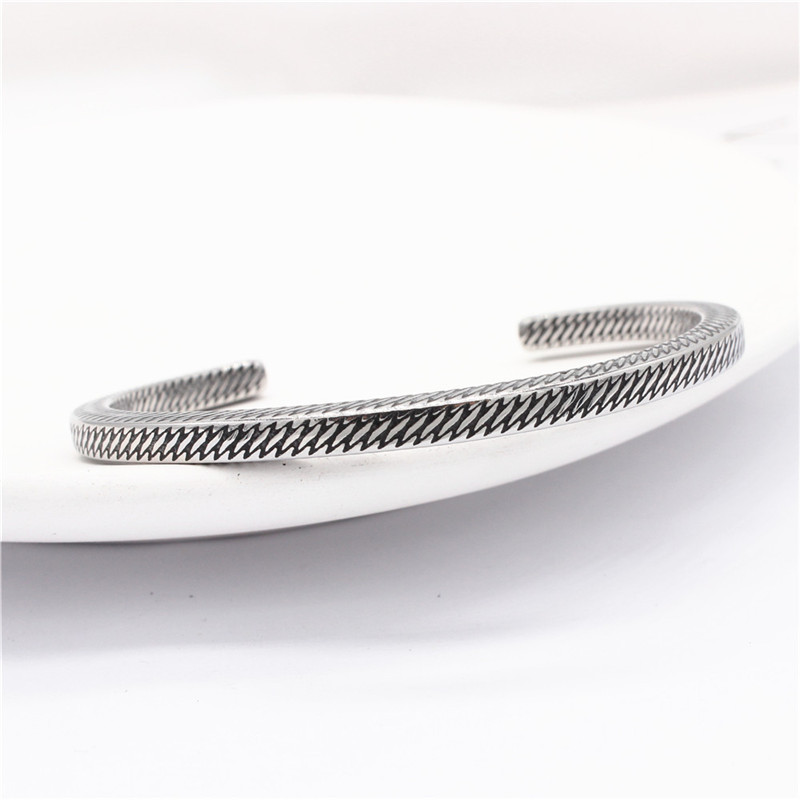 Simple Style Solid Color Titanium Steel Men's Cuff Bracelets display picture 6