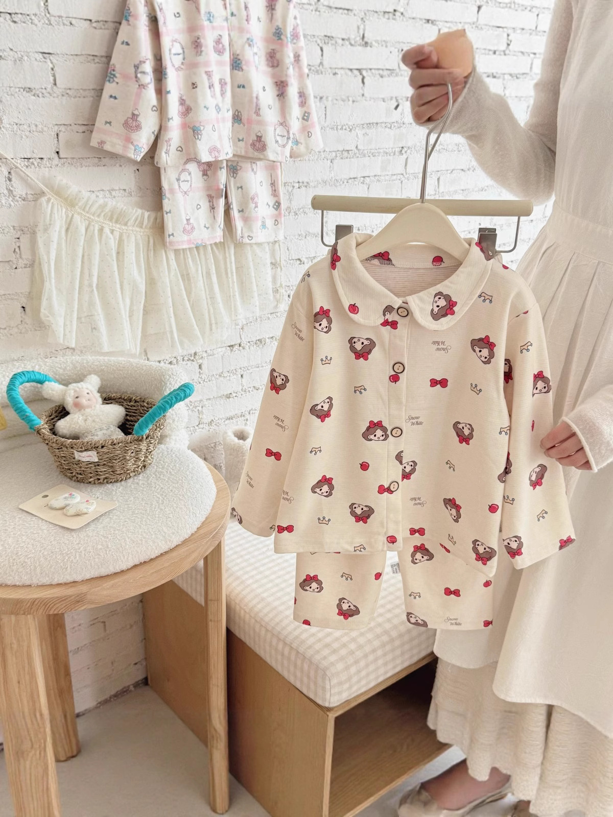 Niños primavera y otoño pijamas de terciopelo niños dibujos animados manga larga juego de ropa de casa dos juegos de cardigans con solapa