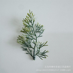 仿真植物毛料塑料水草挂白霜小松柏叶手感柏叶枝圣诞花环烛台PE叶