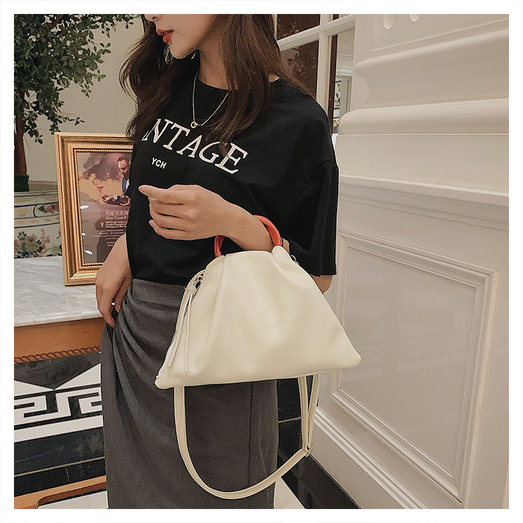 Wholesale New Pleated Hand-held Contrast Color Messenger Bag Nihaojewelry display picture 8