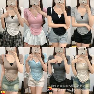 New Hot Girl Suspender Two-Piece Short-Sleeved Sexy Versatile Slimming Button T-Shirt Showing Big Breasts Top