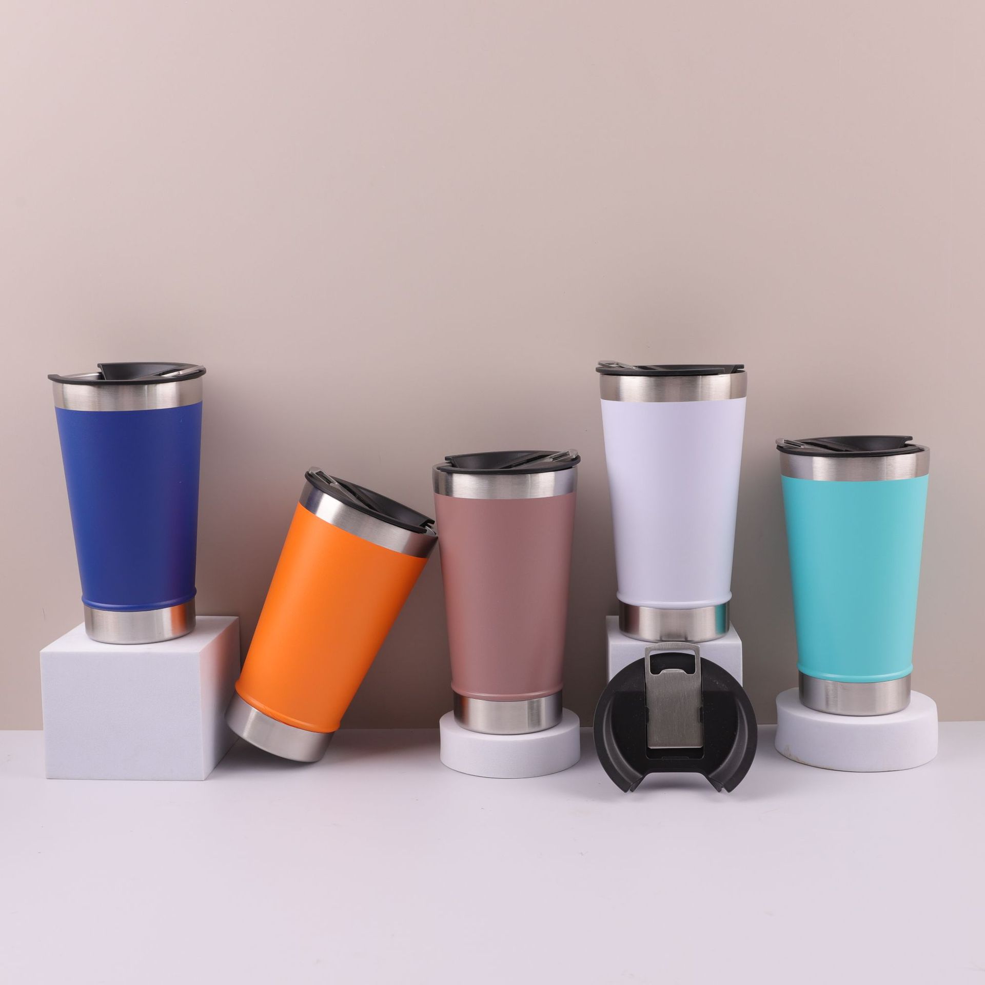 Transfronterizo 304 acero inoxidable taza de aislamiento al vacío 20oz taza de cerveza de aislamiento a largo plazo taza de automóvil con abridor de botellas