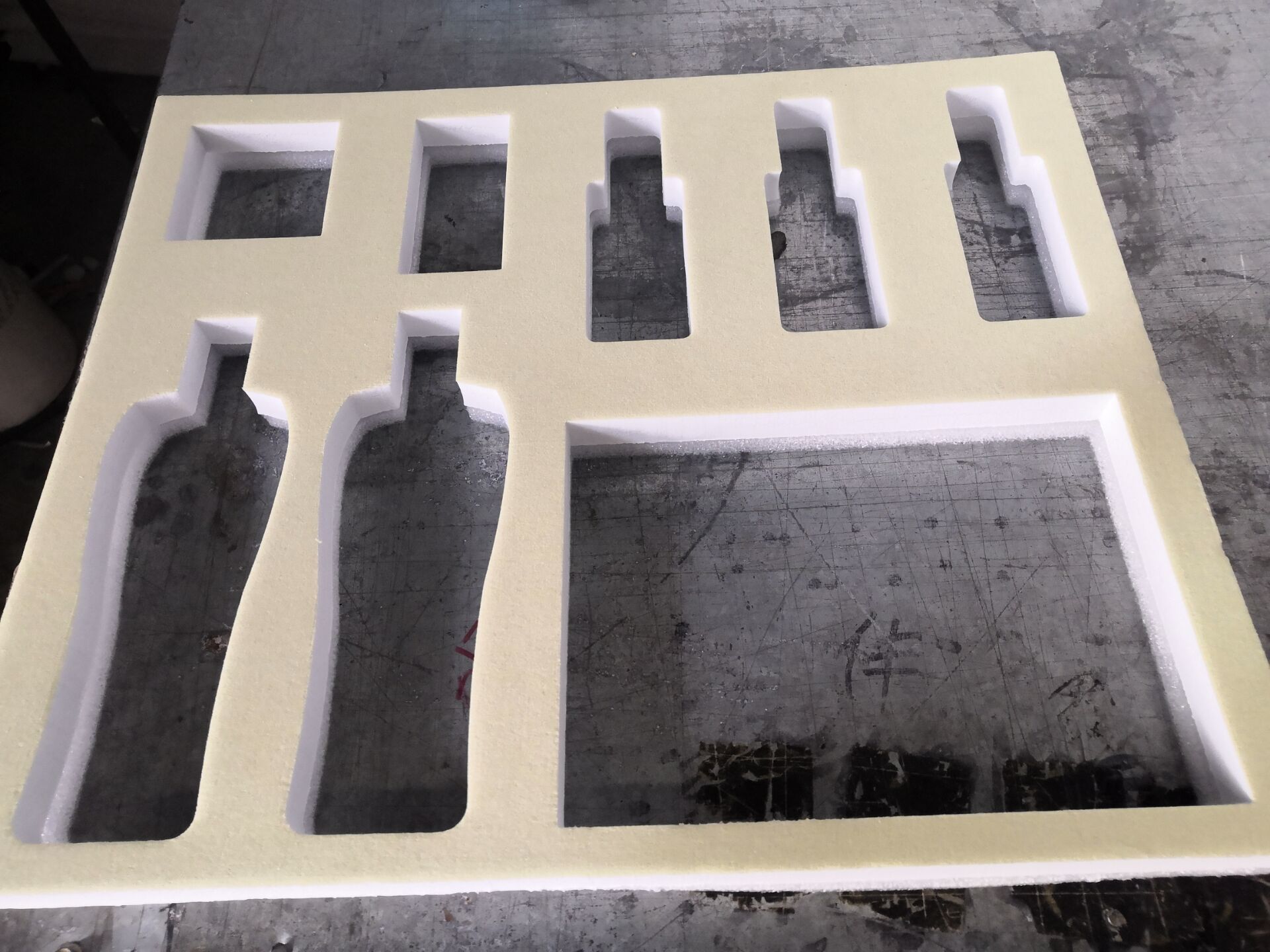 厂家供应表绒布缓冲快递包装泡沫/EVA缓冲快递包装泡沫/成型异形