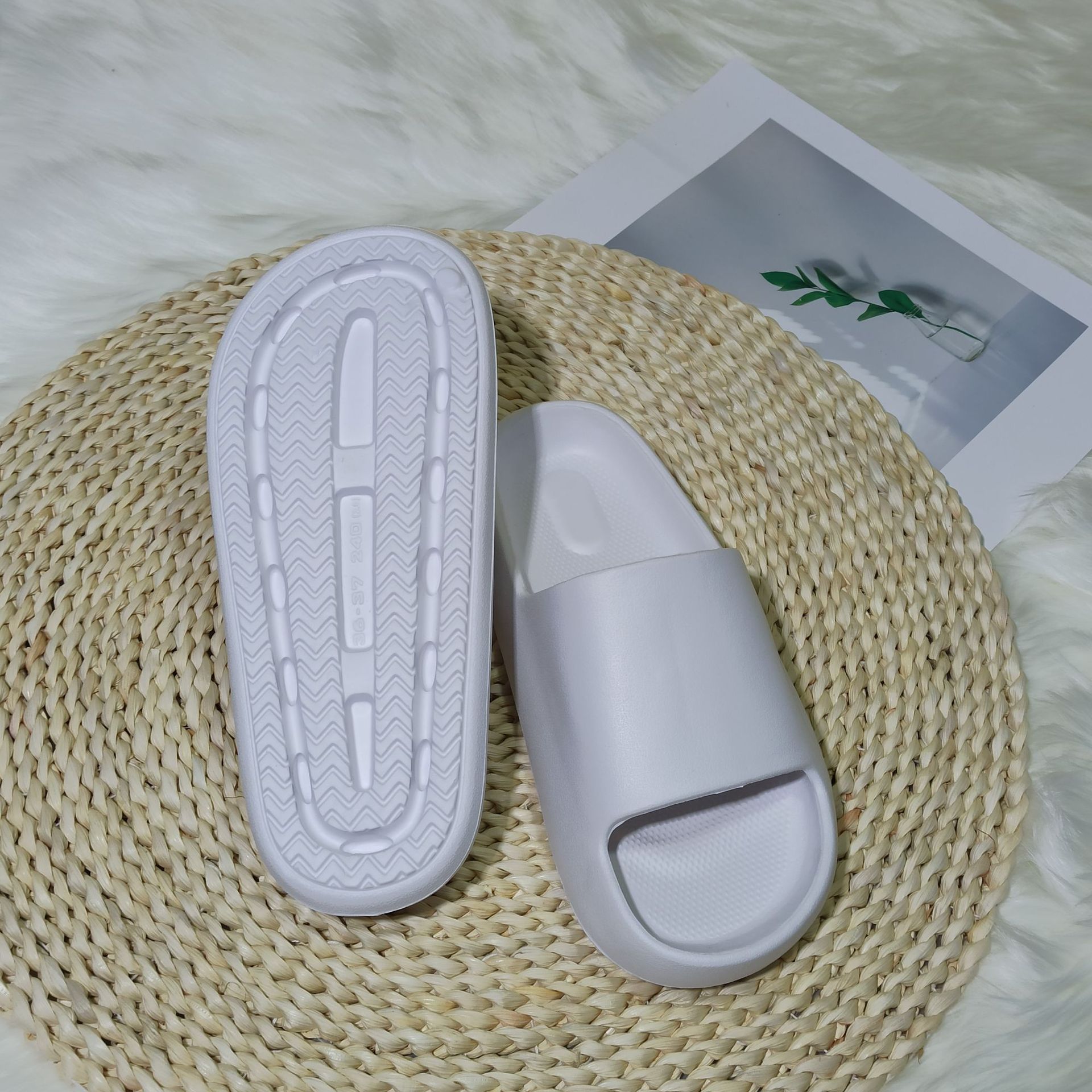 New Summer Couple EVA Home Anti slip Fashion Lightweight Trend Casual Thick Sole Feet Slippers_voghion.com