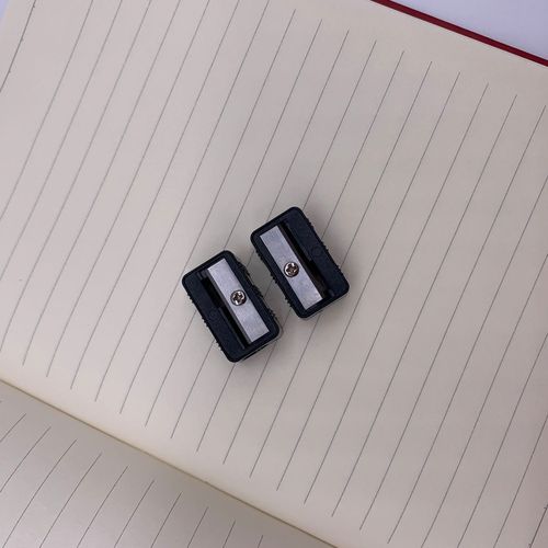 Single-hole pencil sharpener for sharpening pencils for children and students, wholesale sharpening eyebrow pencil sharpener, reusable