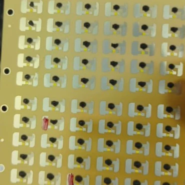 Прозрачный материал сердцевины со светодиодной подсветкой Ламинированный материал из ПВХ среднего размера Прозрачный материал из ламинированного ПВХ Светящиеся прозрачные ламповые бусины