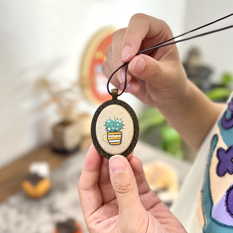 Cadena de suéter de cuerda de cera - maceta (no terminada) + tensión bordada de 7 cm