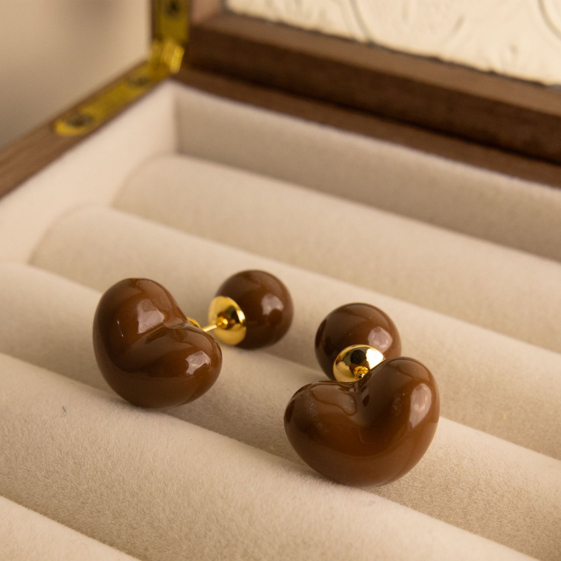 Holiday, Daily Occasion Acrylic, Copper Alloy Material 1 Pair Classic Style Heart Shape Enamel Arylic Copper Alloy Ear Studs