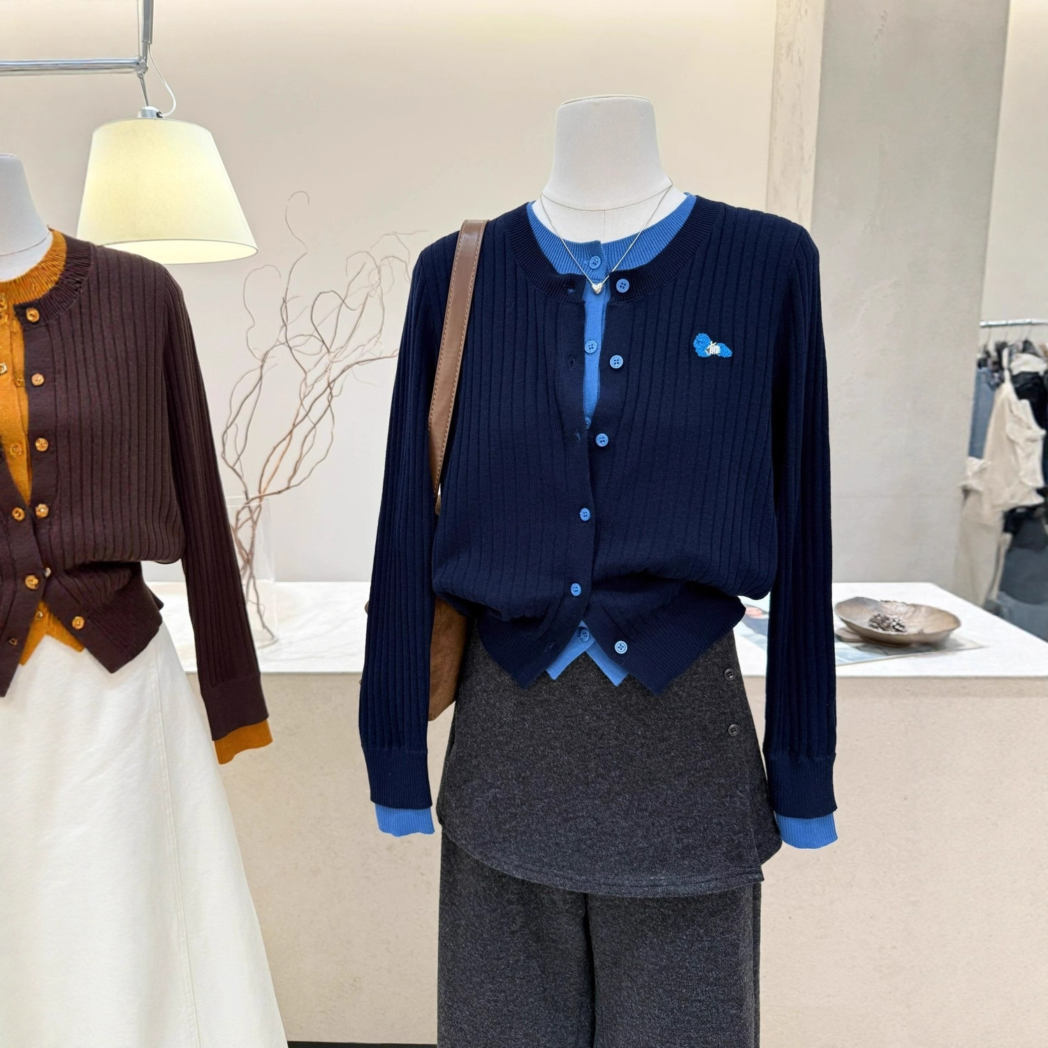 Korean Style Round Neck Fake Two-Piece Pit Strip Knitted Cardigan for Women 2025 Autumn and Winter High-End Unique Outer Top Jacket Trendy