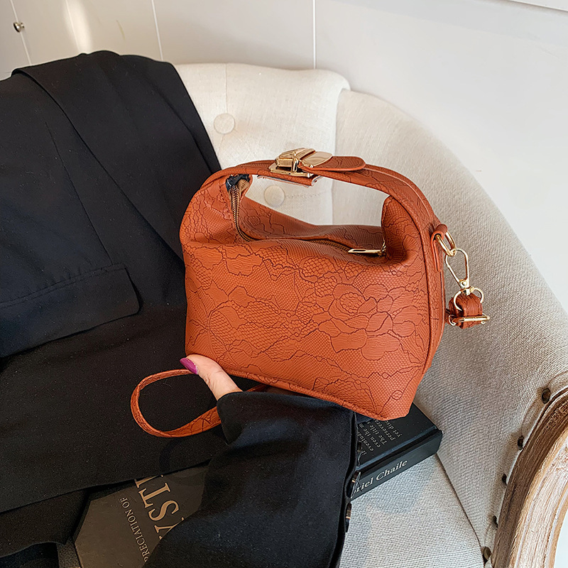 Bolso de flores de estilo occidental personalizado 2024 nuevo estilo otoño e invierno moda hermosa temperamento bolso de mensajero de un solo hombro