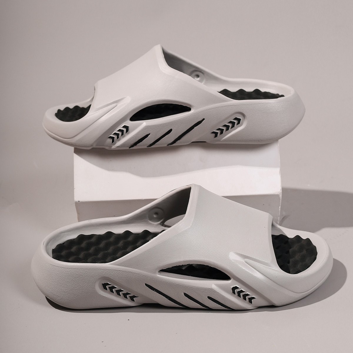 Trendy herenslippers voor de zomer, geschikt voor buiten, antislip sportsandalen voor binnen en thuis, met dikke zool._voghion.com