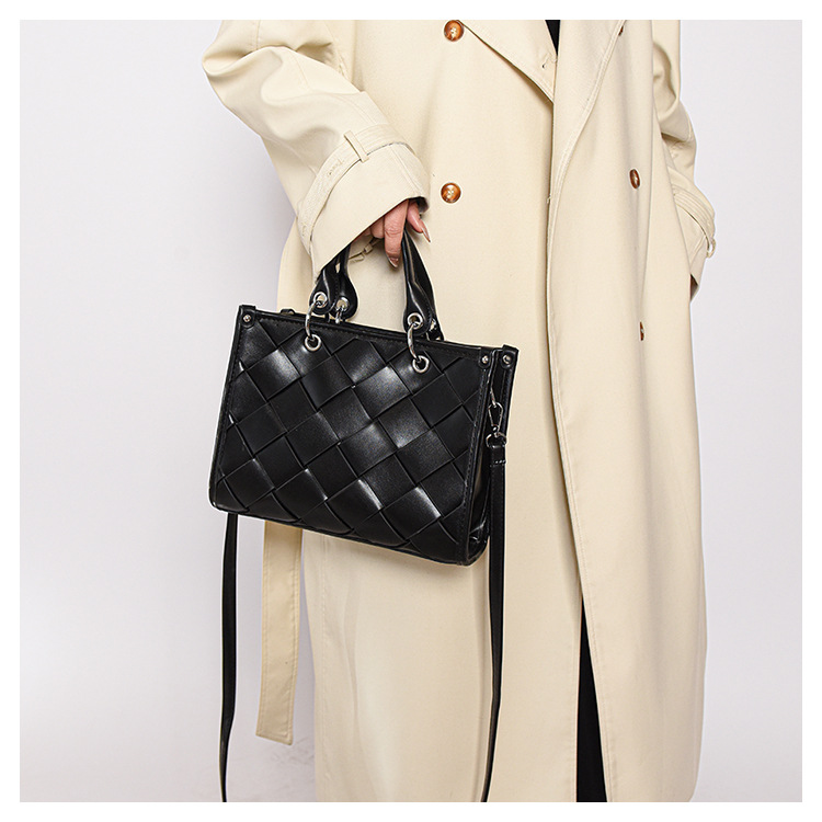 Frau Mittel Pu-leder Einfarbig Strassenmode Reißverschluss Handtasche display picture 6