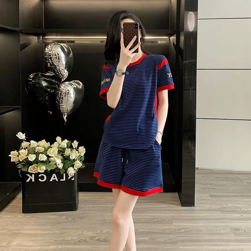 Европейский свободный повседневный спортивный костюм в корейском стиле для женщин, новая летняя мода, уменьшающие возраст полосатые шорты с короткими рукавами, комплект из двух предметов