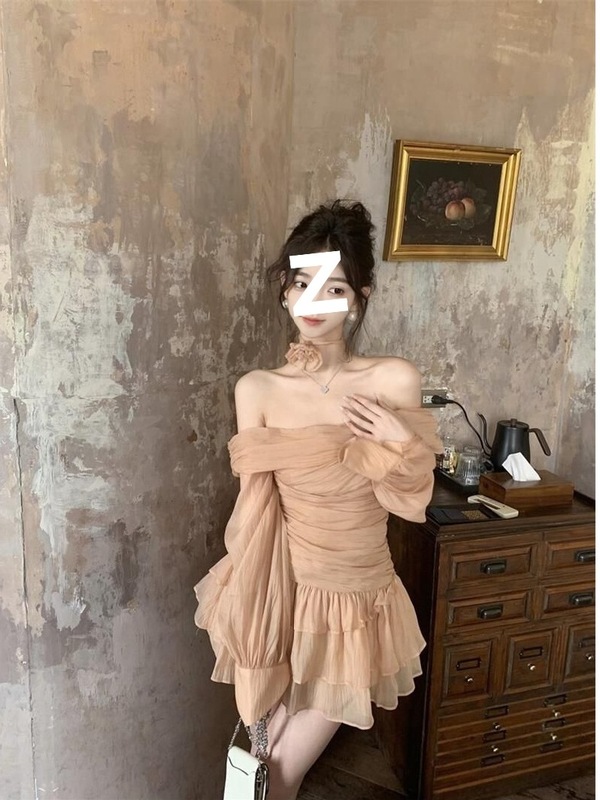 纯欲辣妹风抹胸连衣裙女夏季褶皱微透高级感气质收腰显瘦长袖短裙|undefined