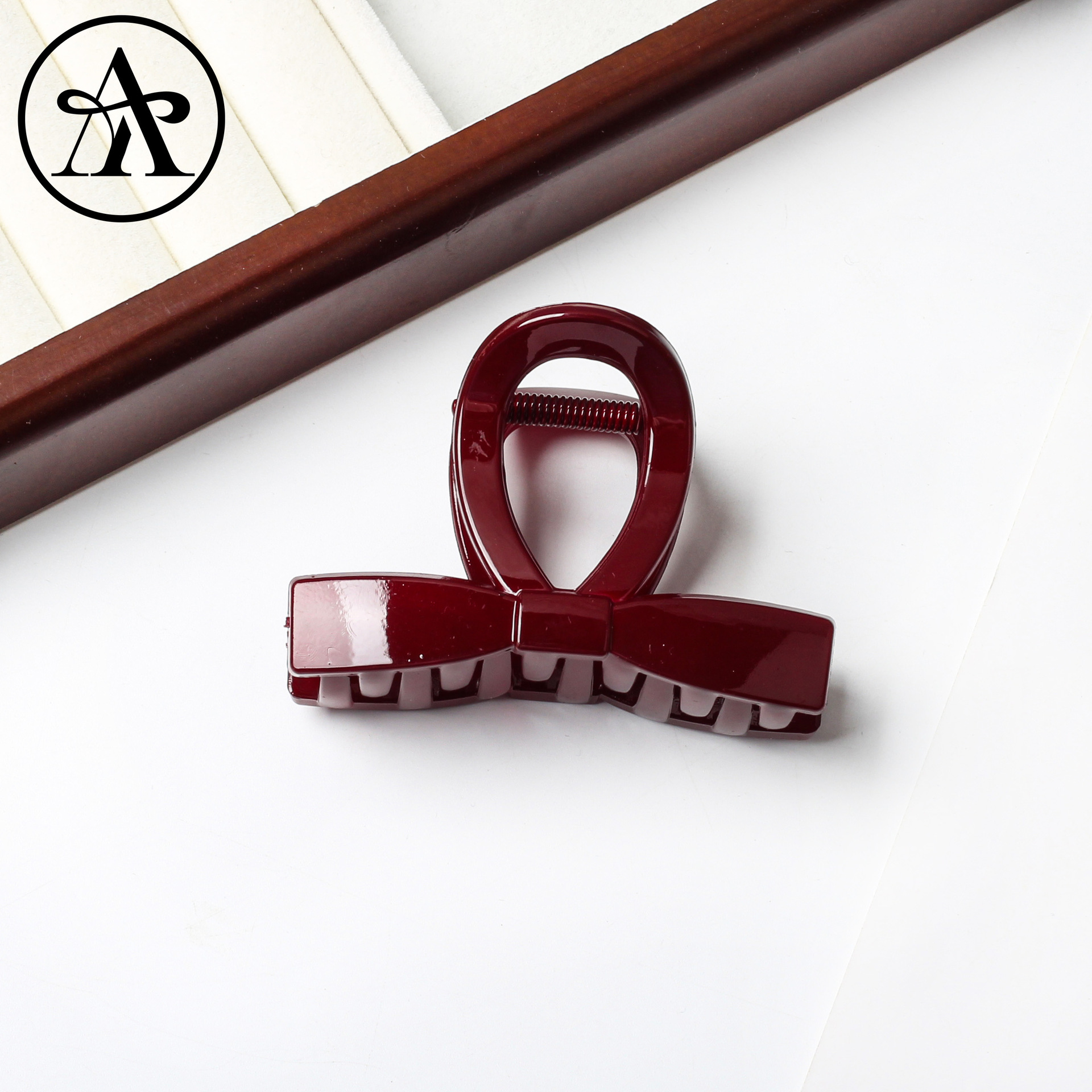Red red retro corbata de tamaño medio agarrar clip de cabeza de mujer temperamento arco clip de tiburón viaje agarrar clip de pelo simple