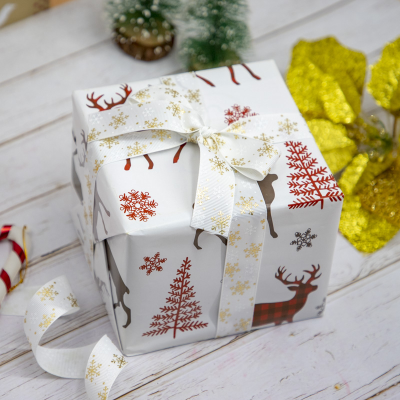 Nuevos productos creativos 10 hojas al por mayor día de Navidad día de Año Nuevo regalo caja de regalo papel de embalaje de papel de Navidad de color artesanal