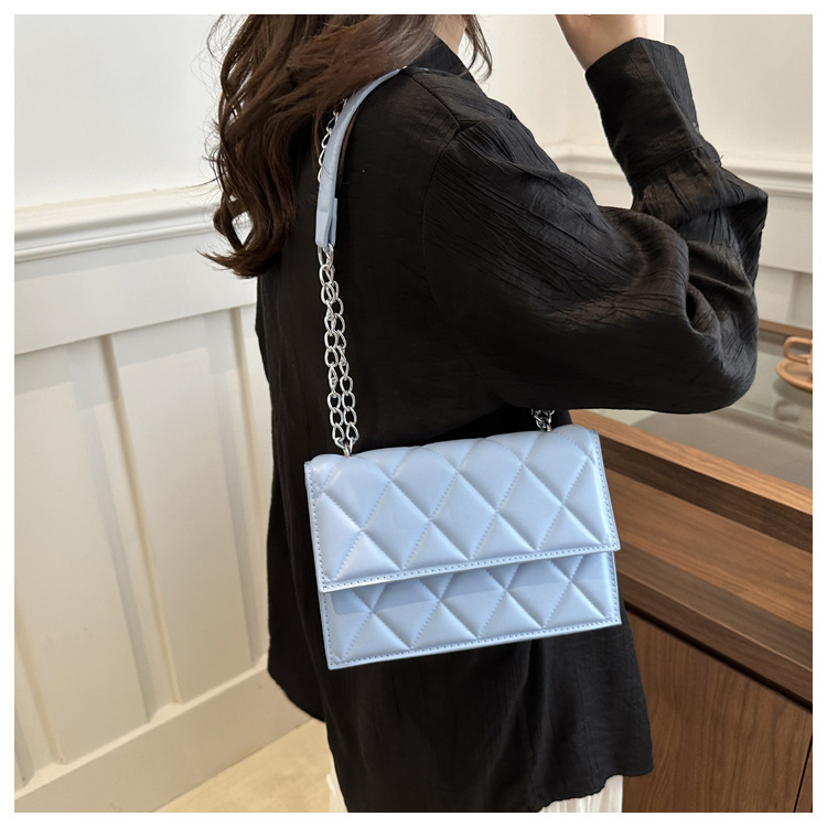 The 2024 autumn new French niche design chain small square bag, a fashionable macaron color single-shoulder crossbody bag undefined