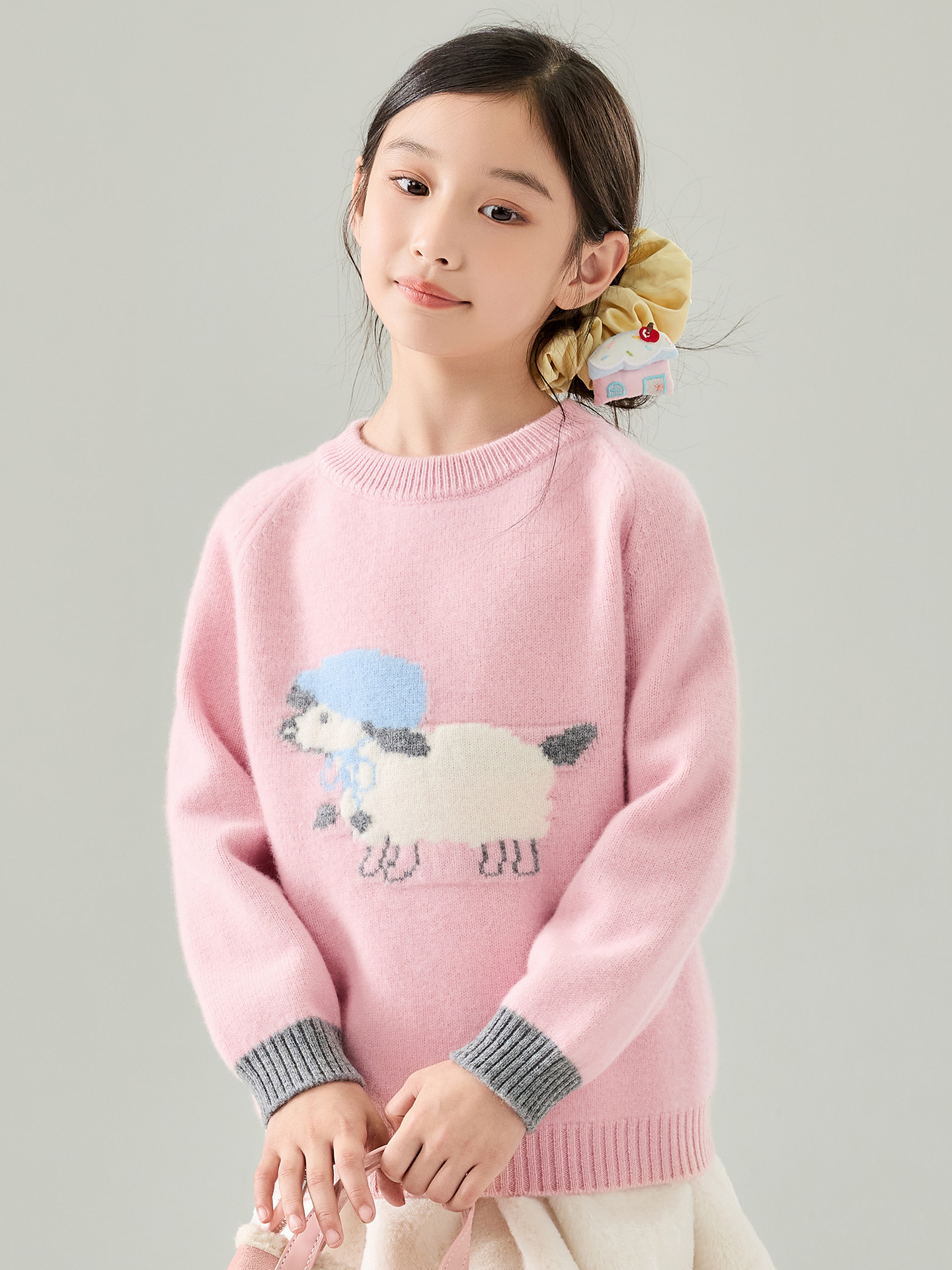 Children's wool sweater, girls' cartoon sheep round neck sweater, autumn and winter, soft and skin-friendly pullover knit base layer for medium and large children.