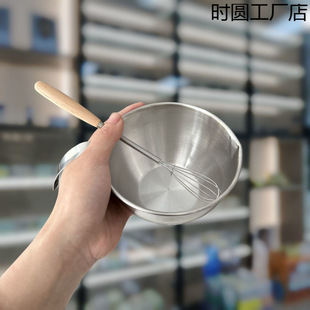 Hand-Cranked Wooden Handle Stainless Steel Egg Beater with Graduated Basin Manual Cream Whipper Egg Stirring Stick for Home Use