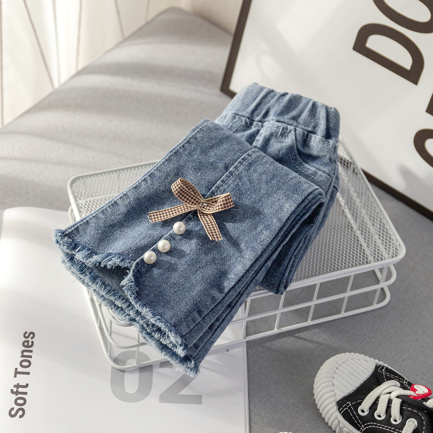 Pantalones vaqueros de niña 2024 primavera nuevos pantalones pierna con cuentas arco bebé femenino primavera y otoño Internet Celebrity pantalones a juego image 4
