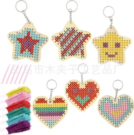 木质工艺品;塑料工艺品;衣夹裤夹