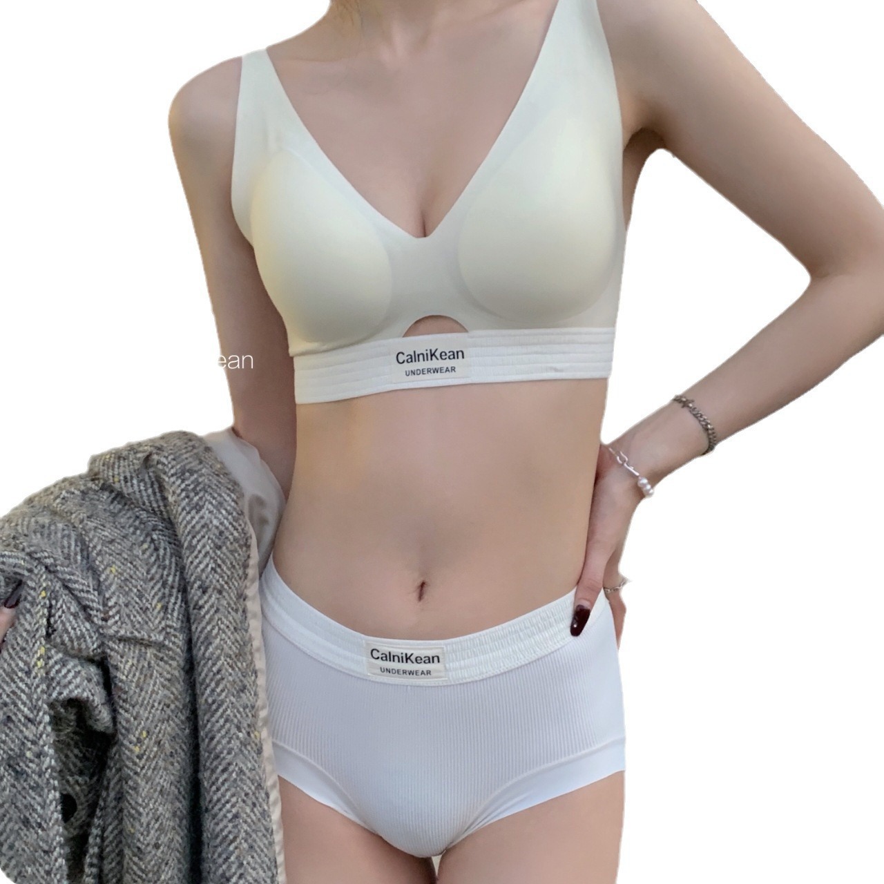 Seamless all-round fixed Cup and milk skin soft lifting underwear women's small chest push up big breast seamless bra women