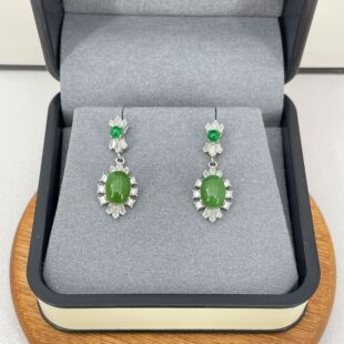Hetian Jade Jasper Earrings S925 Silver Fashion All-match Temperament Luxury Earrings Full Green High Fixed Edition Earrings C- 659