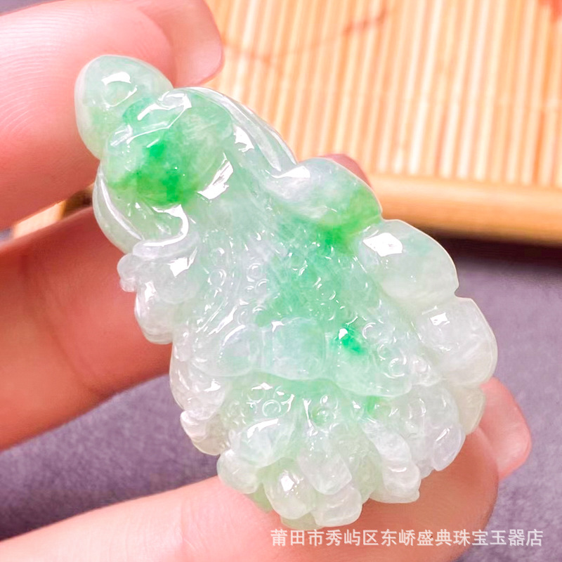 直播货源批发缅甸天然翡翠吊坠A货糯种 玉白菜玉吊坠挂件带证书