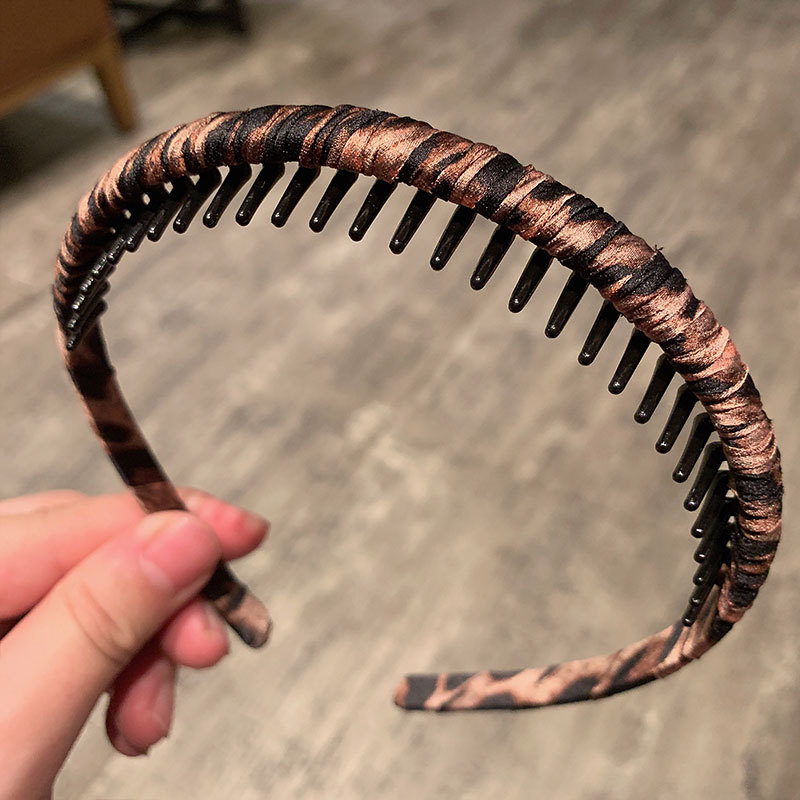 Diadema de estilo coreano al por mayor máscara facial de mujer salir Baita temperamento Diadema con dientes antideslizante presión horquilla cabeza Accesorios