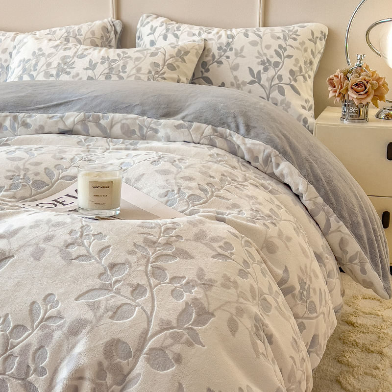 Leche de seda de cuatro piezas set2025 nuevo invierno grueso coral de seda y edredón cubierta sábanas de franela set de tres piezas