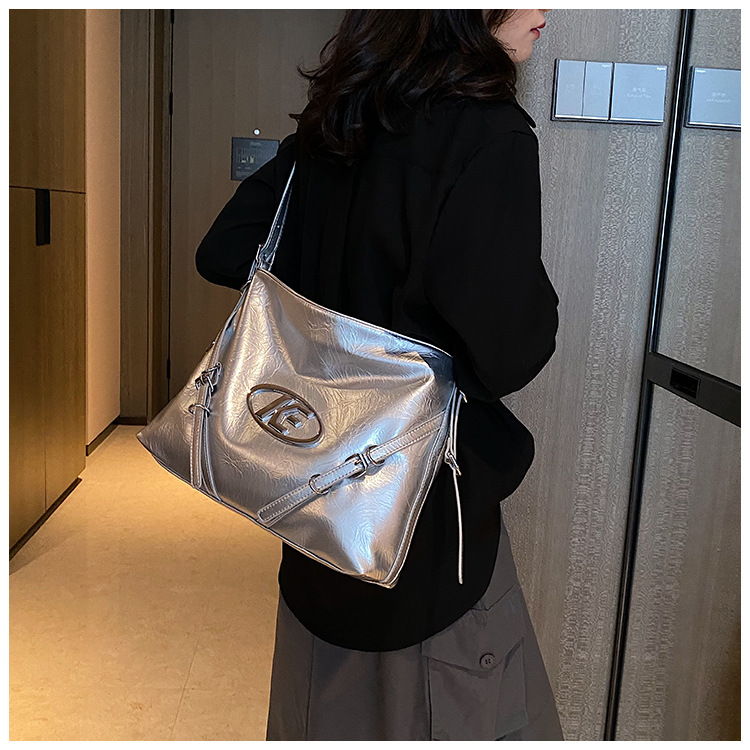 Tragbare, modische Strukturtasche mit großem Fassungsvermögen für Damen, neue Pendler-Einkaufstasche, einfache Achseltasche für alle Gelegenheiten, 2023_voghion.com