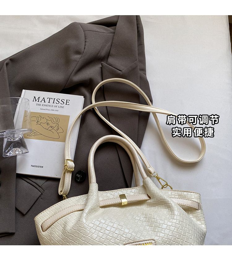 Simple crossbody bag 2025, single-shoulder bucket bag, Spring new style for work, Korean style bag, embossed commuting fashion bag for women undefined