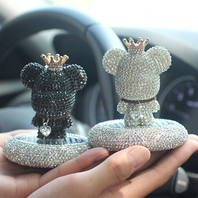 Accesorios para automóviles Adornos de aromaterapia Oso violento Muñeca linda Perfume para automóvil Aromaterapia Dibujos animados creativos Decoración de automóvil Mujer