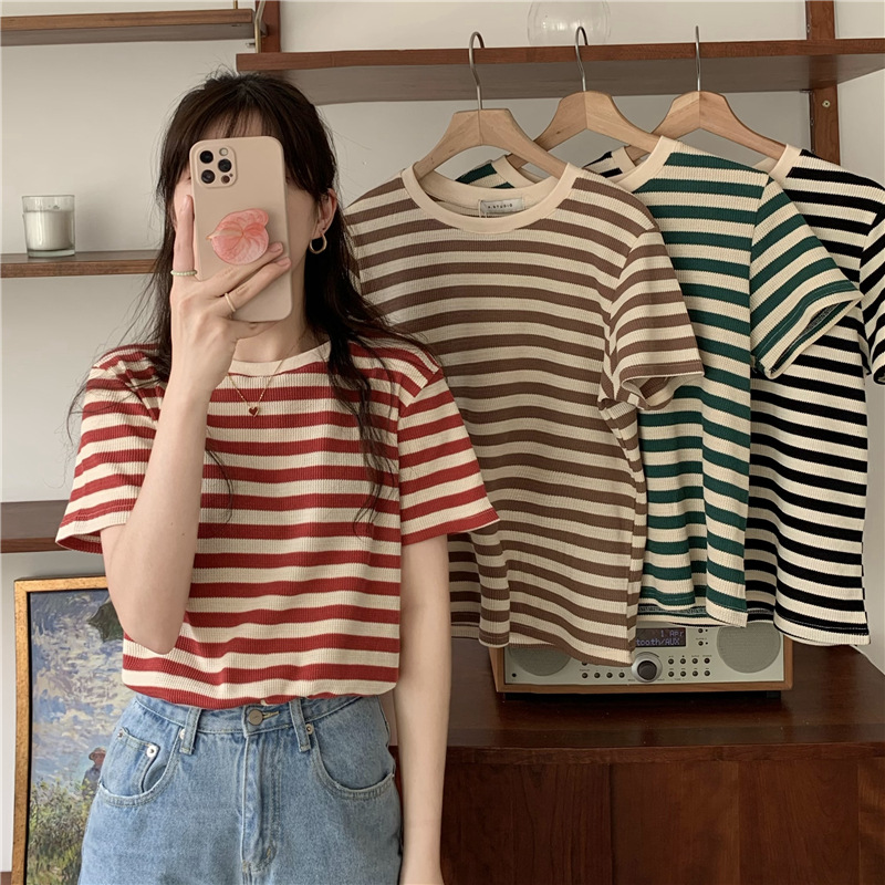 Summer base body-friendly design short sleeve T-shirt with a round…