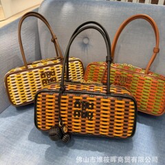 2025miu 新しいバッグ織りデザインショルダーバッグ手持ちコントラストカラーファッションハイエンドカジュアルブリーフミュウガール