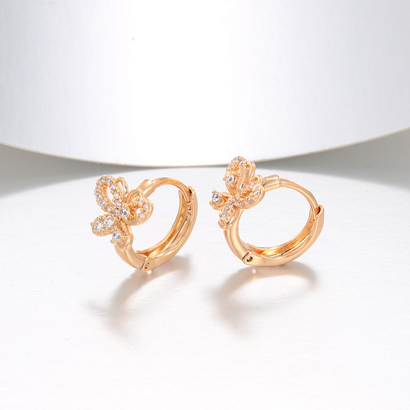 Xuping retro mariposa hueco orejas de aleación de cobre chapado 18k simple nicho pendientes rusos orejas para mujeres