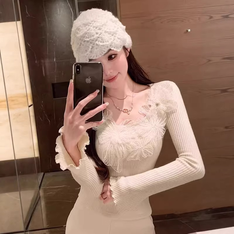 Lace Floral Fur Inner Layer with Flared Sleeves, Women's Spring, Autumn, and Winter Elegant and High-End Slim-Fit Waist-Cinching Top Lace Floral Fur Inner Layer with Flared Sleeves, Women's Spring, Autumn, and Winter Elegant and High-End Slim-Fit Waist-Cinching Top
