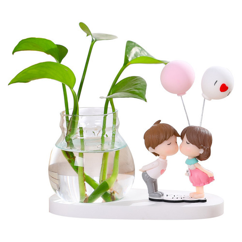 Resin craft ornaments cartoon cute kissing couple creative entrance desk bookcase glass hydroponic decorations