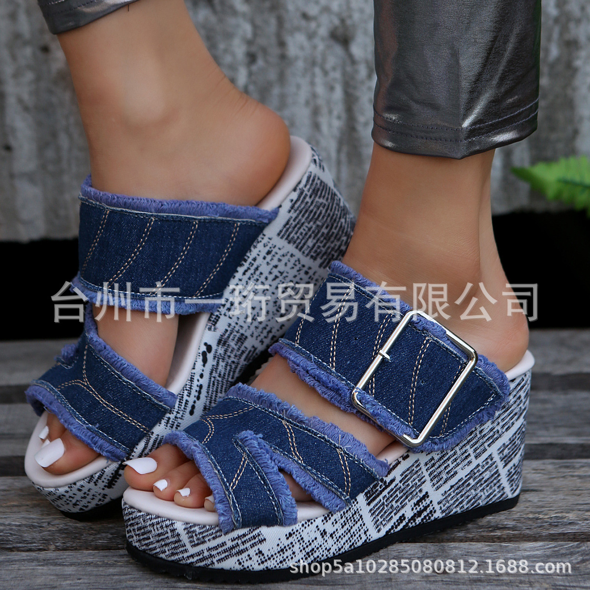 Cross-border foreign trade plus size 2023 Summer frayed one-strap buckle peep toe wedge platform printed women's sandals wholesale
