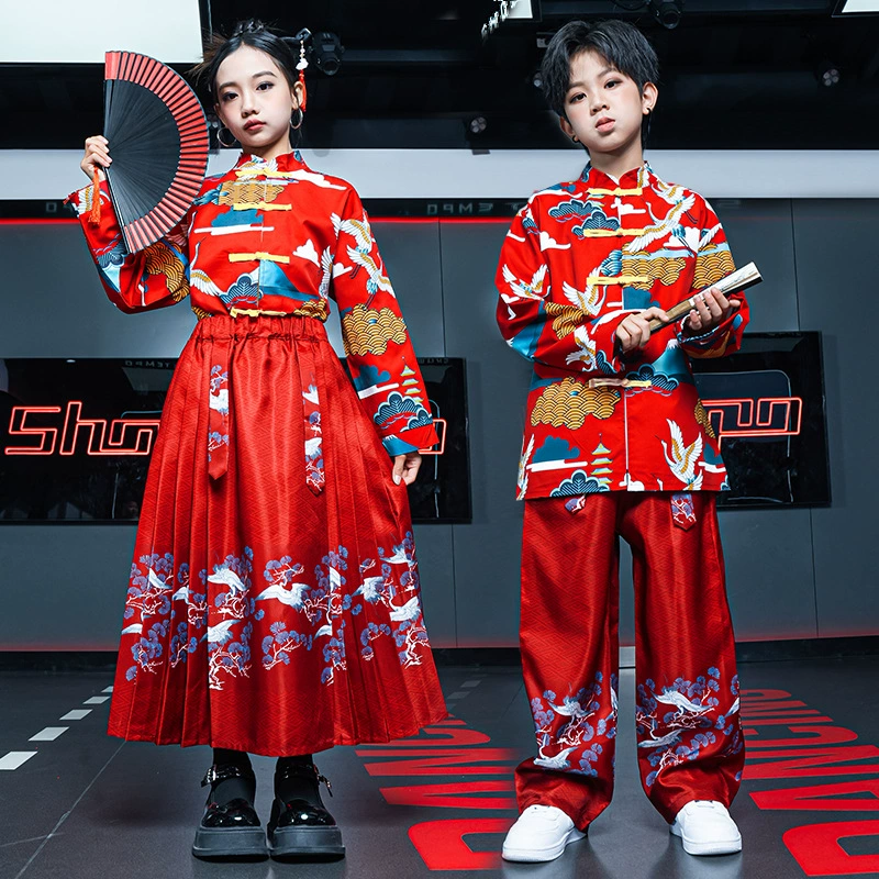 Детское весеннее платье с конским лапшой